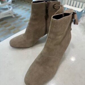 SUEDE HEELED BOOTIES